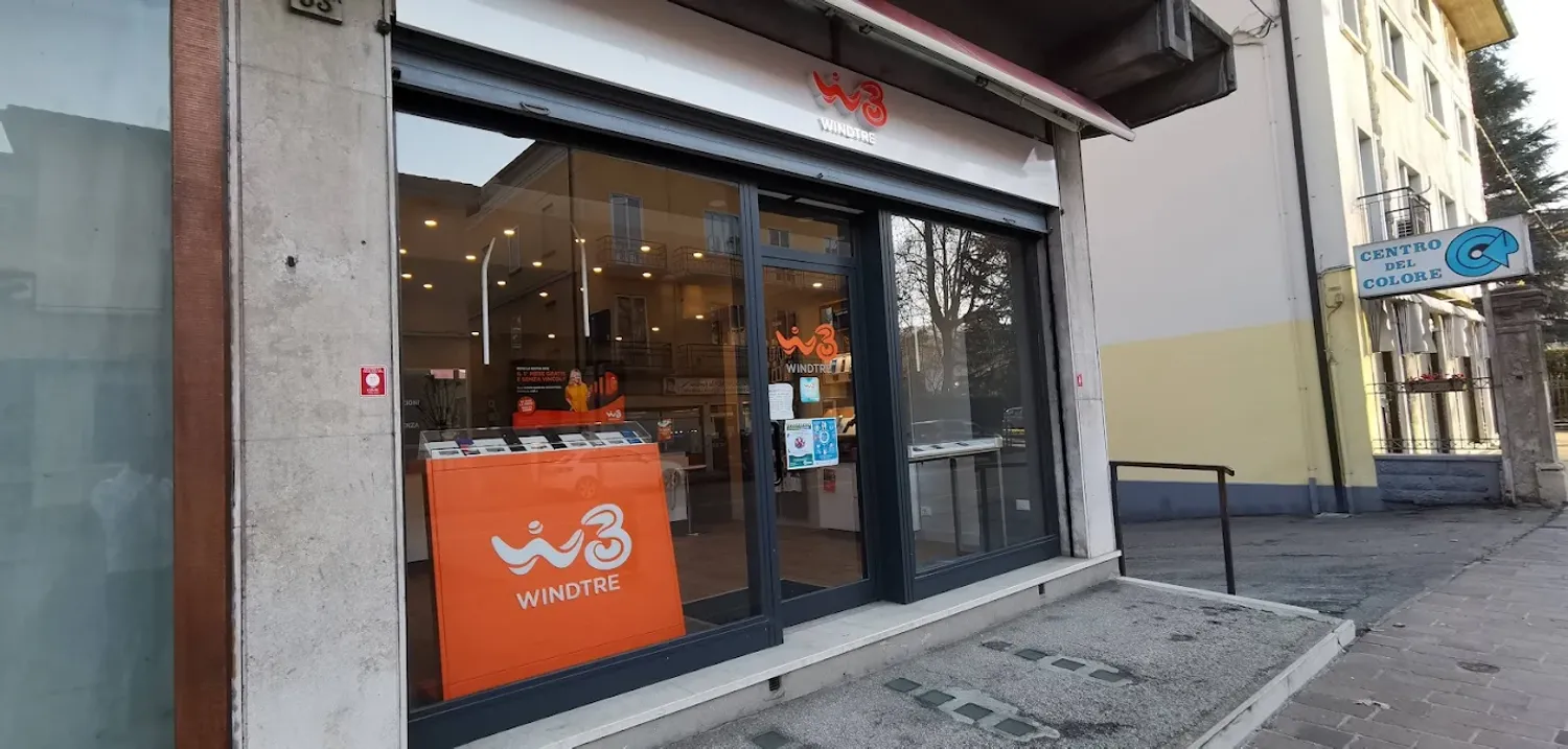 Azienda in vendita: Negozio di Telefonia e Riparazione Smartphone a Italia - Elettronica di consumo - Immagine principale