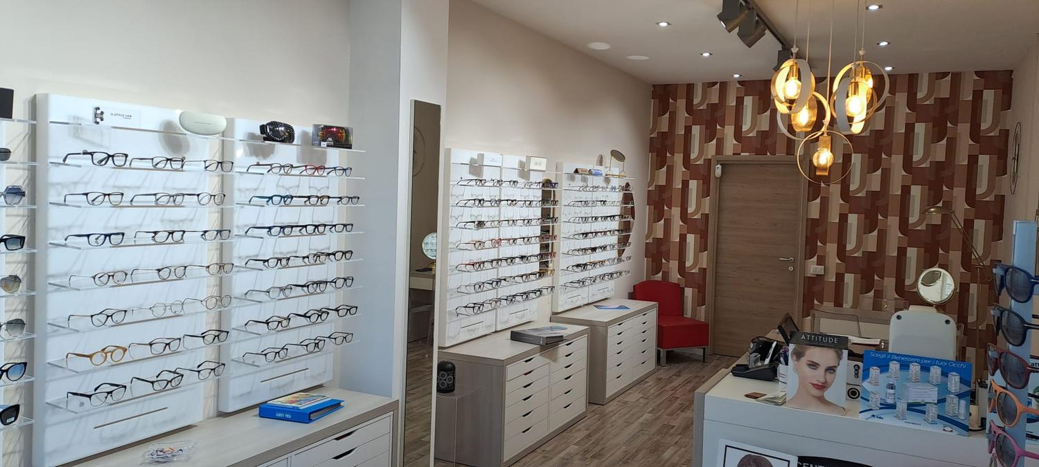 Azienda in vendita: Attività di Ottica e contattologia. a Italia - Ottica - Immagine foto 2