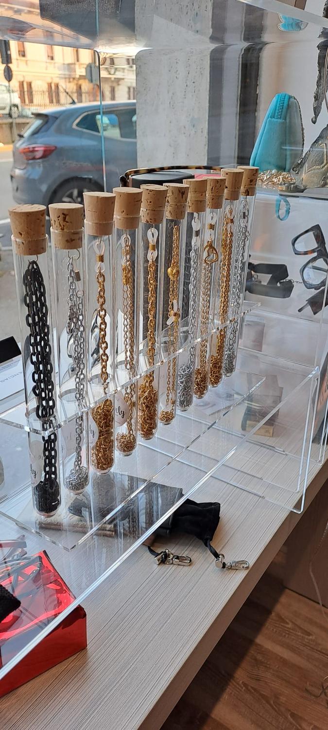 Azienda in vendita: Attività di Ottica e contattologia. a Italia - Ottica - Immagine foto 3
