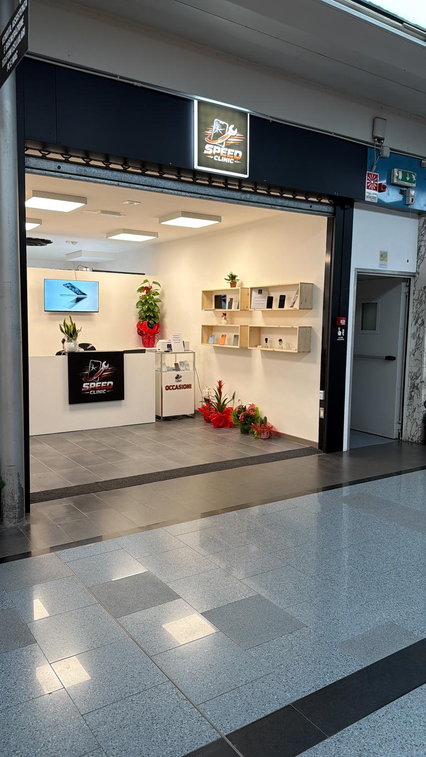 Azienda in vendita: negozio vendita e assistenza smartphone a Italia - Servizi informatici e tecnologia - Immagine foto 2
