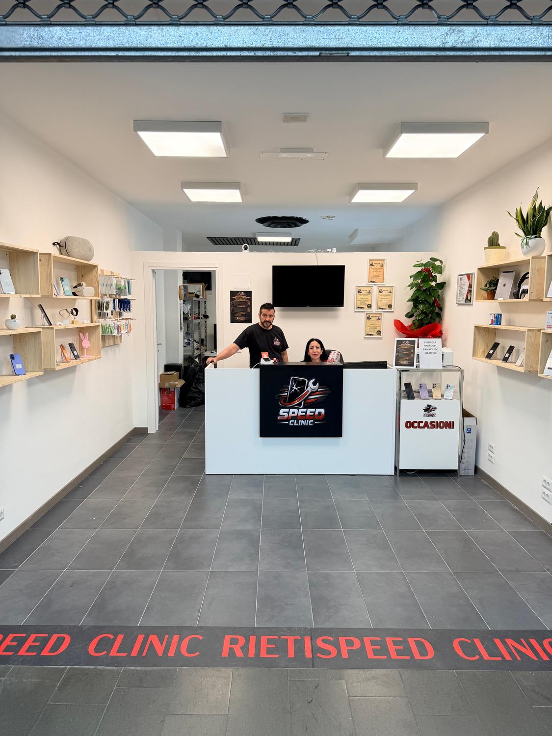 Azienda in vendita: negozio vendita e assistenza smartphone a Italia - Servizi informatici e tecnologia - Immagine foto 4