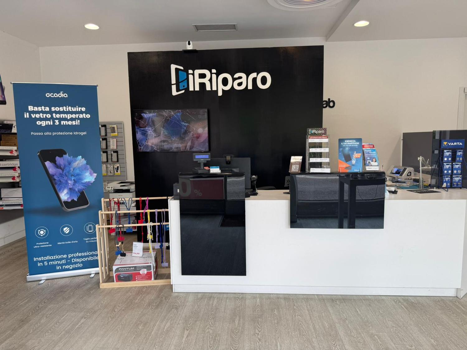 Azienda in vendita: Negozio riparazione smartphone e vendita consumabili stampa a Italia - Elettronica di consumo - Immagine foto 2