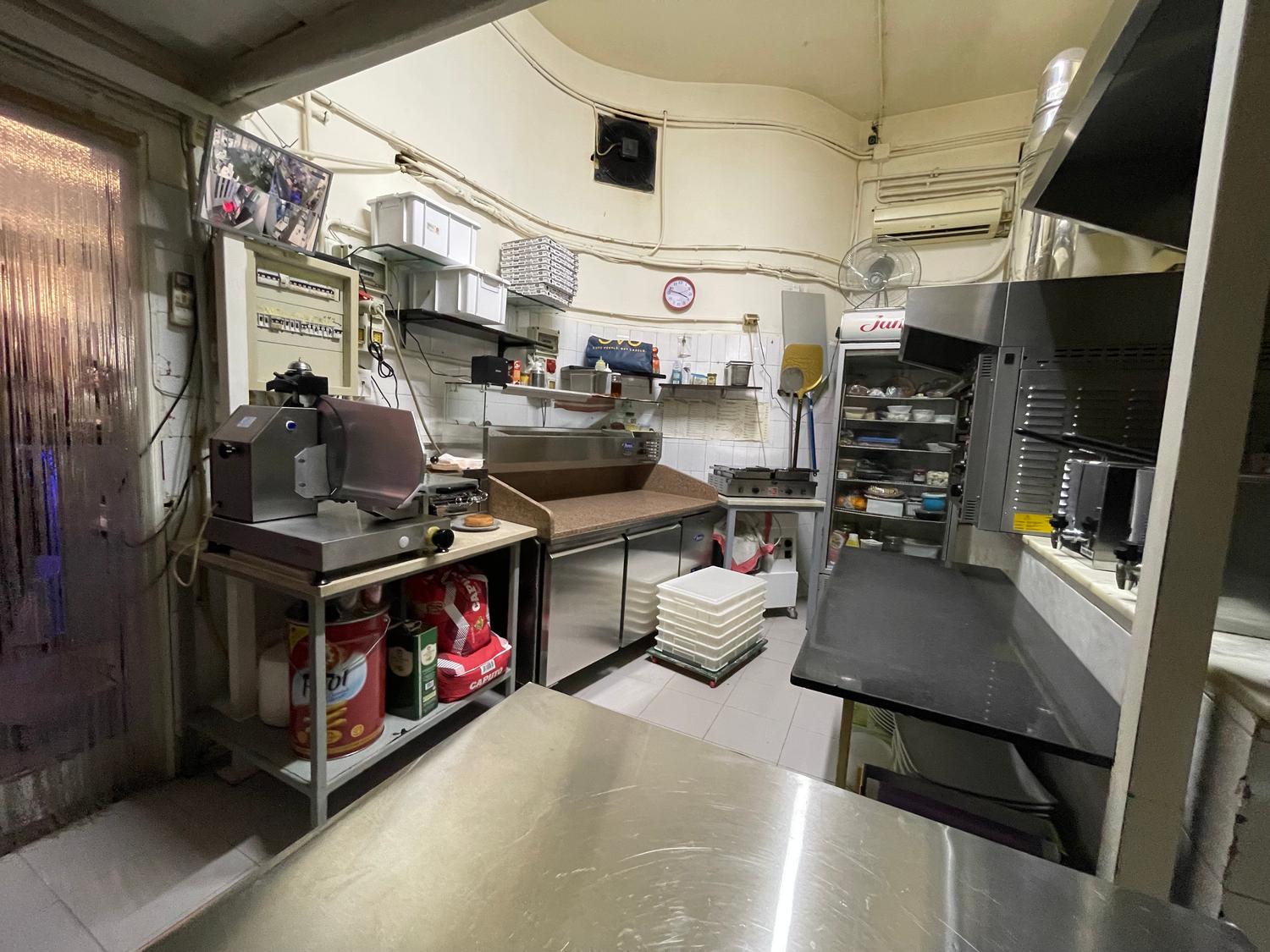 Azienda in vendita: BAR/PIZZERIA BEN AVVIATA FATTURATO STABILE POTENZIALE DI CRESCITA a Italia - Bar - Immagine foto 2