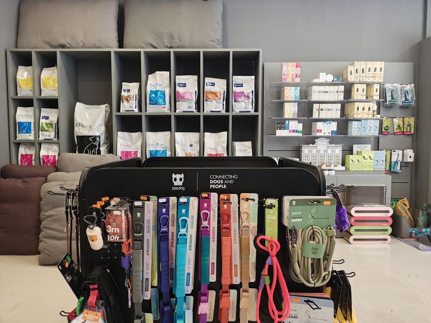 Azienda in vendita: Pet's Shop Alimentazione e Accessori di fascia medio alta a Italia - Prodotti e servizi per animali - Immagine foto 2