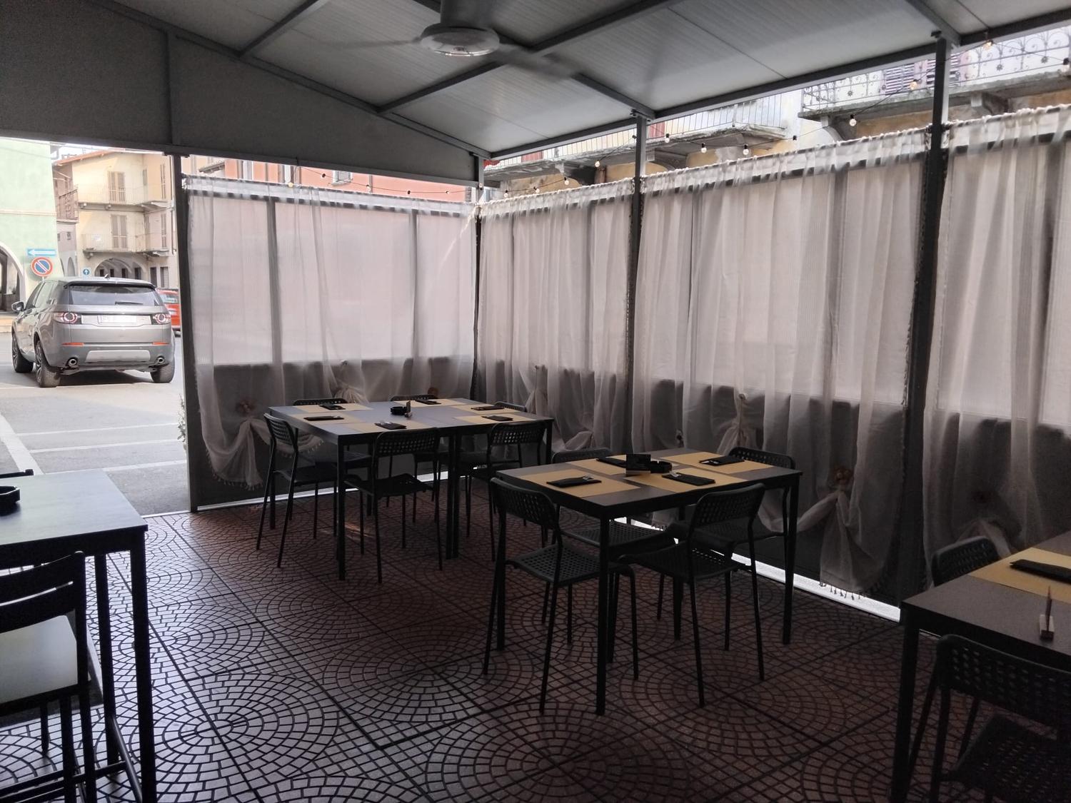 Azienda in vendita: Attività di pizzeria unica per tipologia nel paese a Italia - Pizzerie - Immagine foto 2