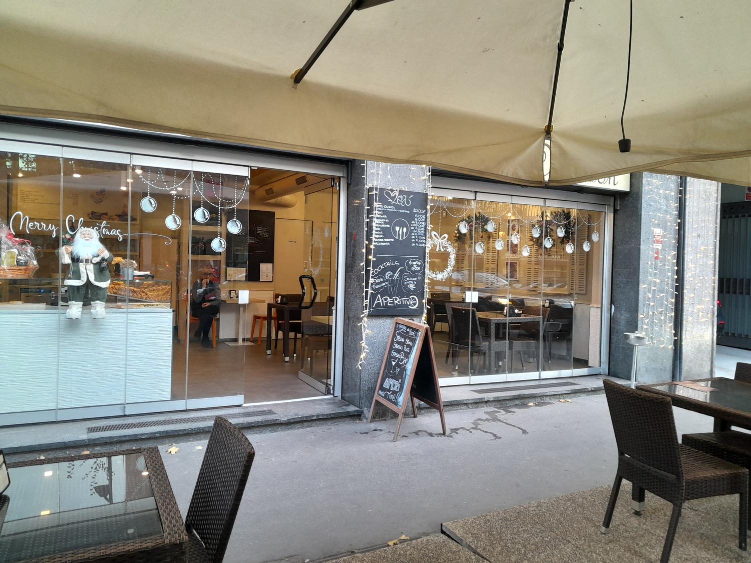 Azienda in vendita: Attivita' di   Bar/Pasticceria Milano zona Corsica/Susa a Italia - Bar - Immagine foto 2