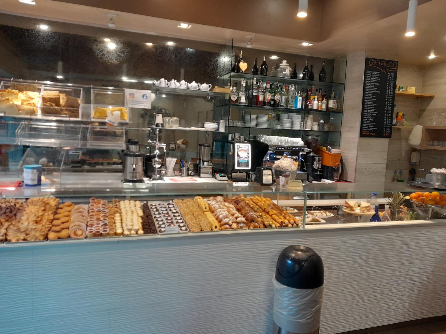 Azienda in vendita: Attivita' di   Bar/Pasticceria Milano zona Corsica/Susa a Italia - Bar - Immagine foto 3