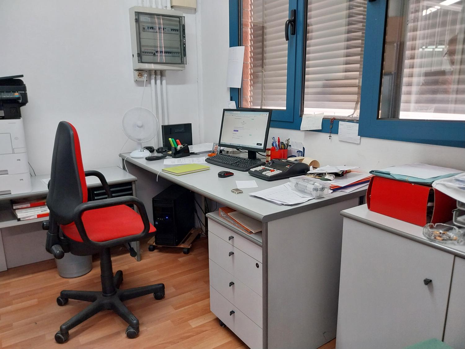 Azienda in vendita: STIRERIA E FINISSAGGIO INDUSTRIALE CAPI DI ABBIGLIAMENTO a Italia - Attività industriali e fabbriche - Immagine foto 3