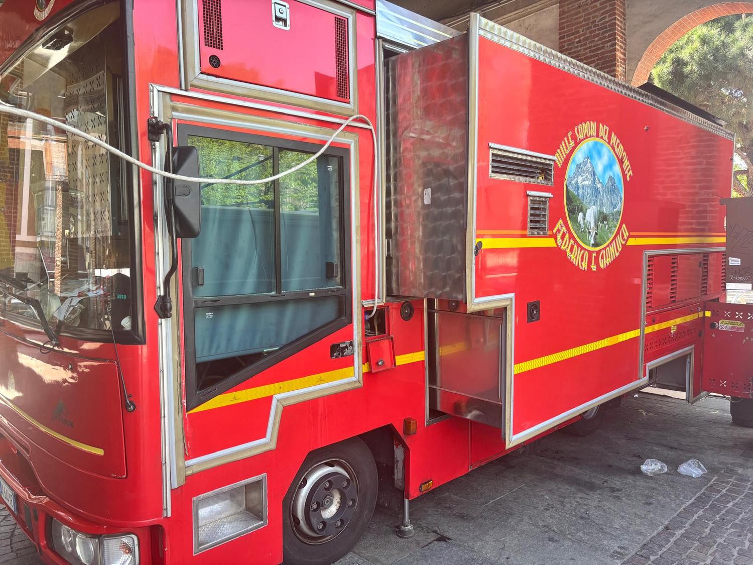 Azienda in vendita: Attività ambulante-rosticceria con autonegozio e due licenze a Italia - Altro - Immagine foto 3
