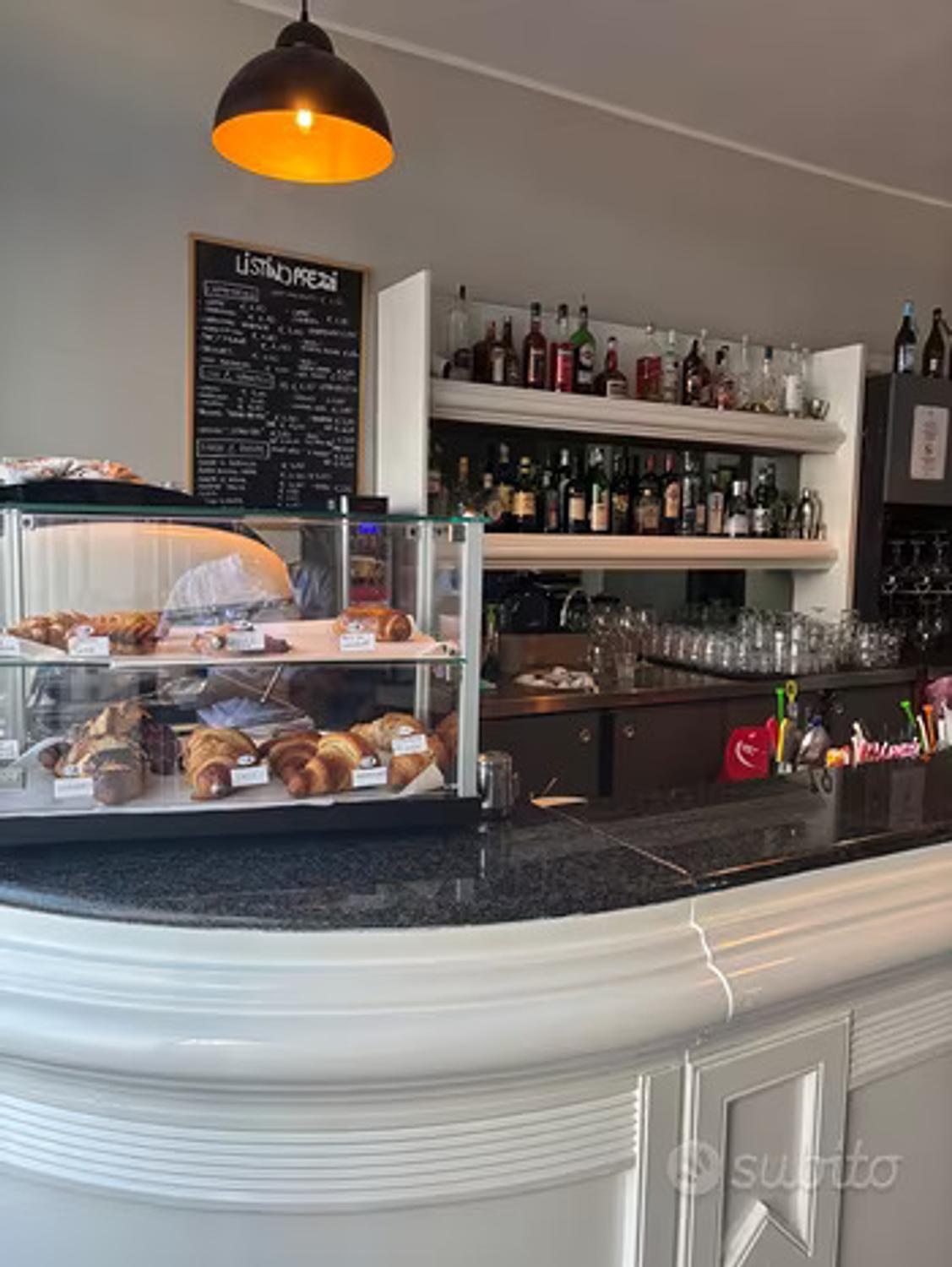 Azienda in vendita: Bar avviato in posizione centrale a Italia - Bar - Immagine foto 2