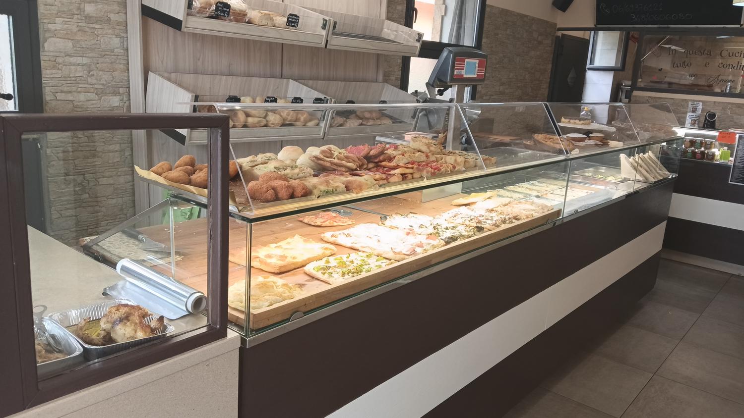 Azienda in vendita: Vendita di attività per pizzeria tavola calda panificio a Italia - Pizzerie - Immagine foto 3