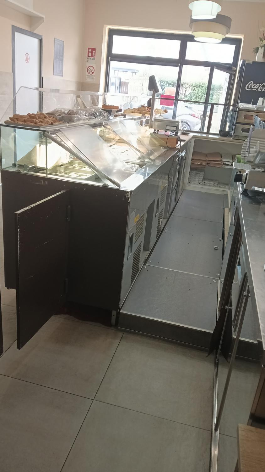 Azienda in vendita: Vendita di attività per pizzeria tavola calda panificio a Italia - Pizzerie - Immagine foto 4