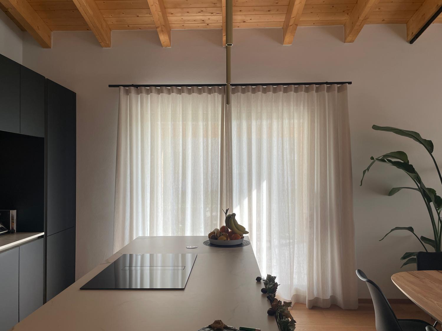 Azienda in vendita: Showroom tendaggi, tessuti d'arredo e carte da parati in vendita a Brescia a Italia - Altro - Immagine foto 2