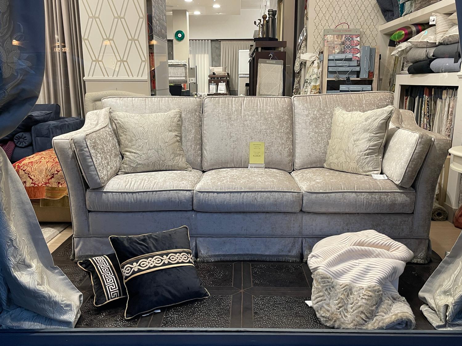 Azienda in vendita: Showroom tendaggi, tessuti d'arredo e carte da parati in vendita a Brescia a Italia - Altro - Immagine foto 3