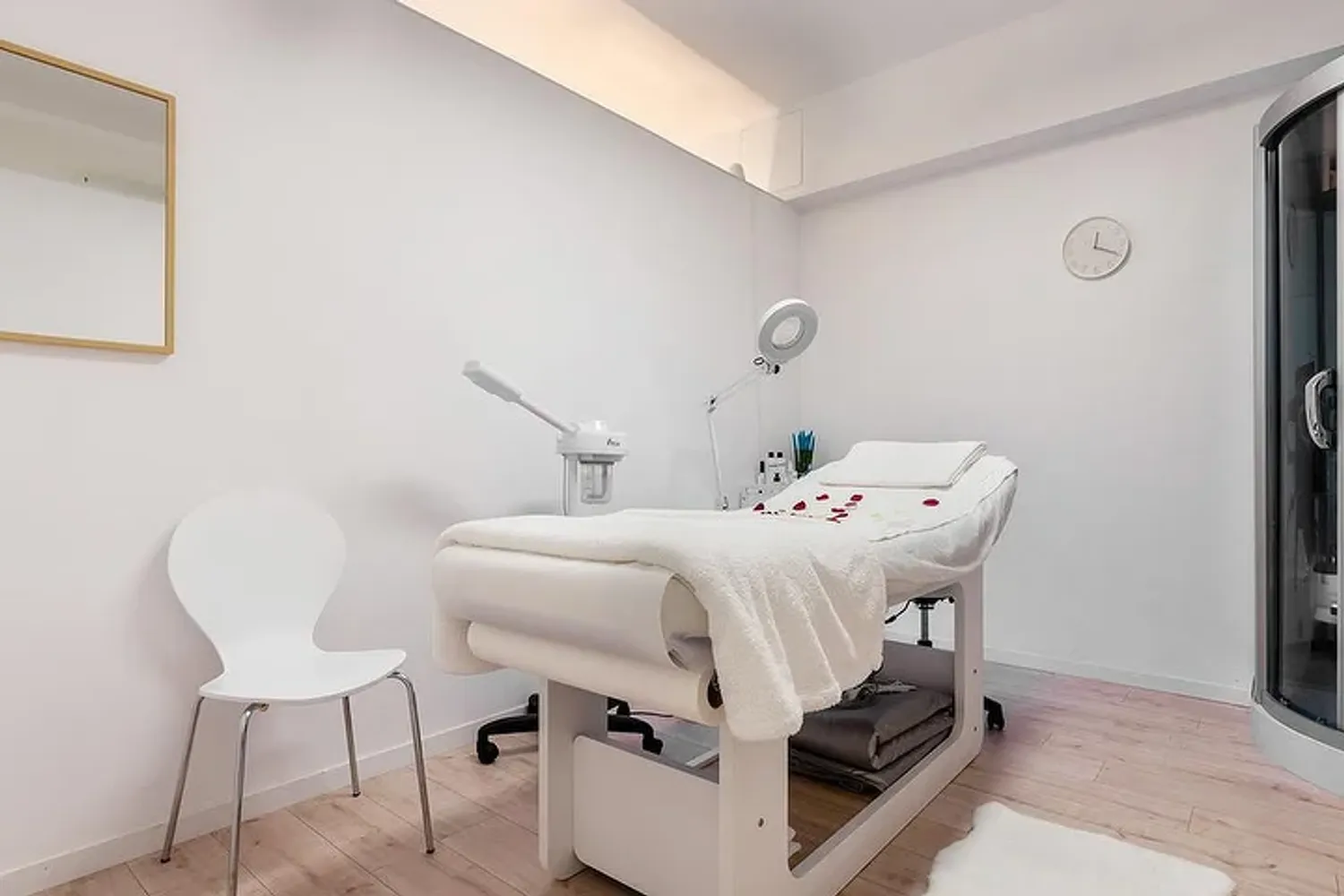 Azienda in vendita: CEDESI ATTIVITA' BEN AVVIATA DI CENTRO ESTETICO IN BERGAMO CENTRO a Italia - Centri Estetici - Immagine foto 2