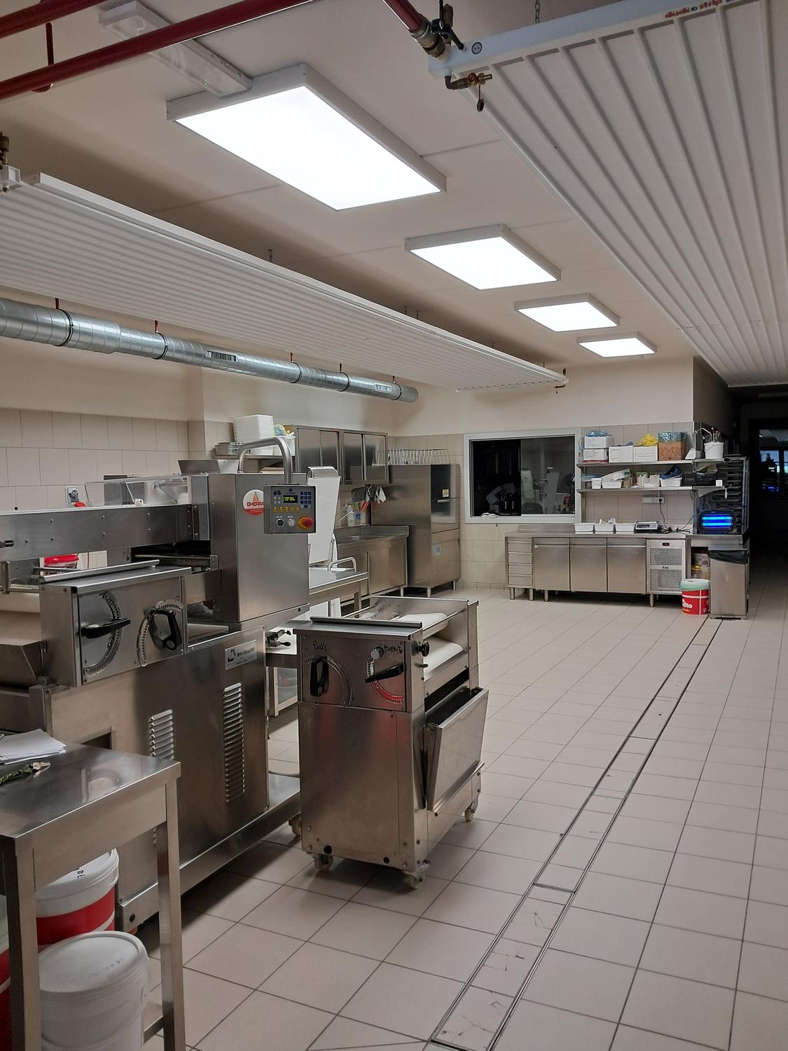 Azienda in vendita: Laboratorio di Panetteria e Pasticceria di nuova costruzione a Italia - Panetterie - Immagine principale