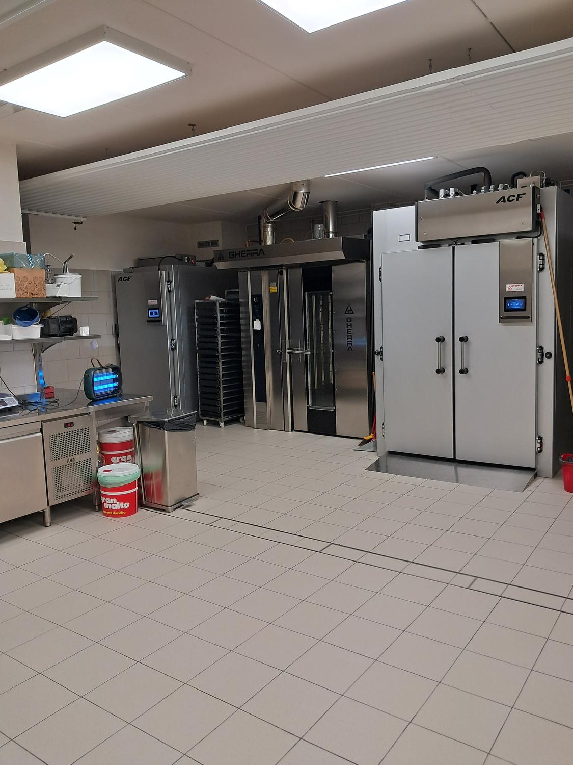 Azienda in vendita: Laboratorio di Panetteria e Pasticceria di nuova costruzione a Italia - Panetterie - Immagine foto 2