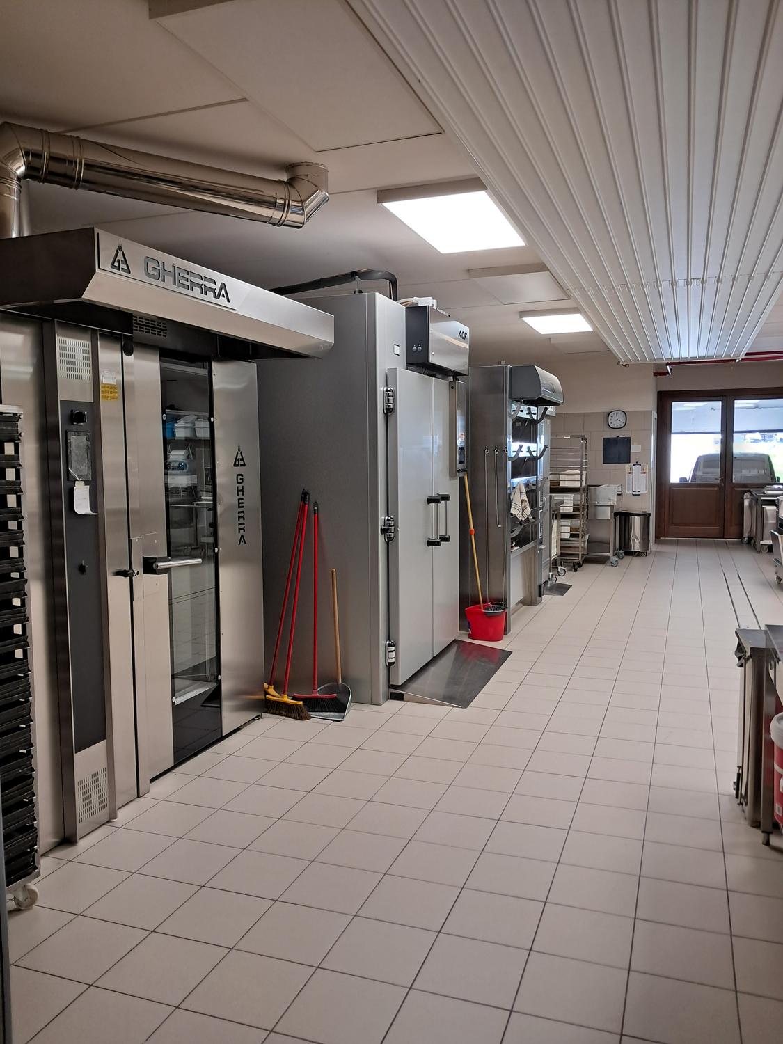 Azienda in vendita: Laboratorio di Panetteria e Pasticceria di nuova costruzione a Italia - Panetterie - Immagine foto 3