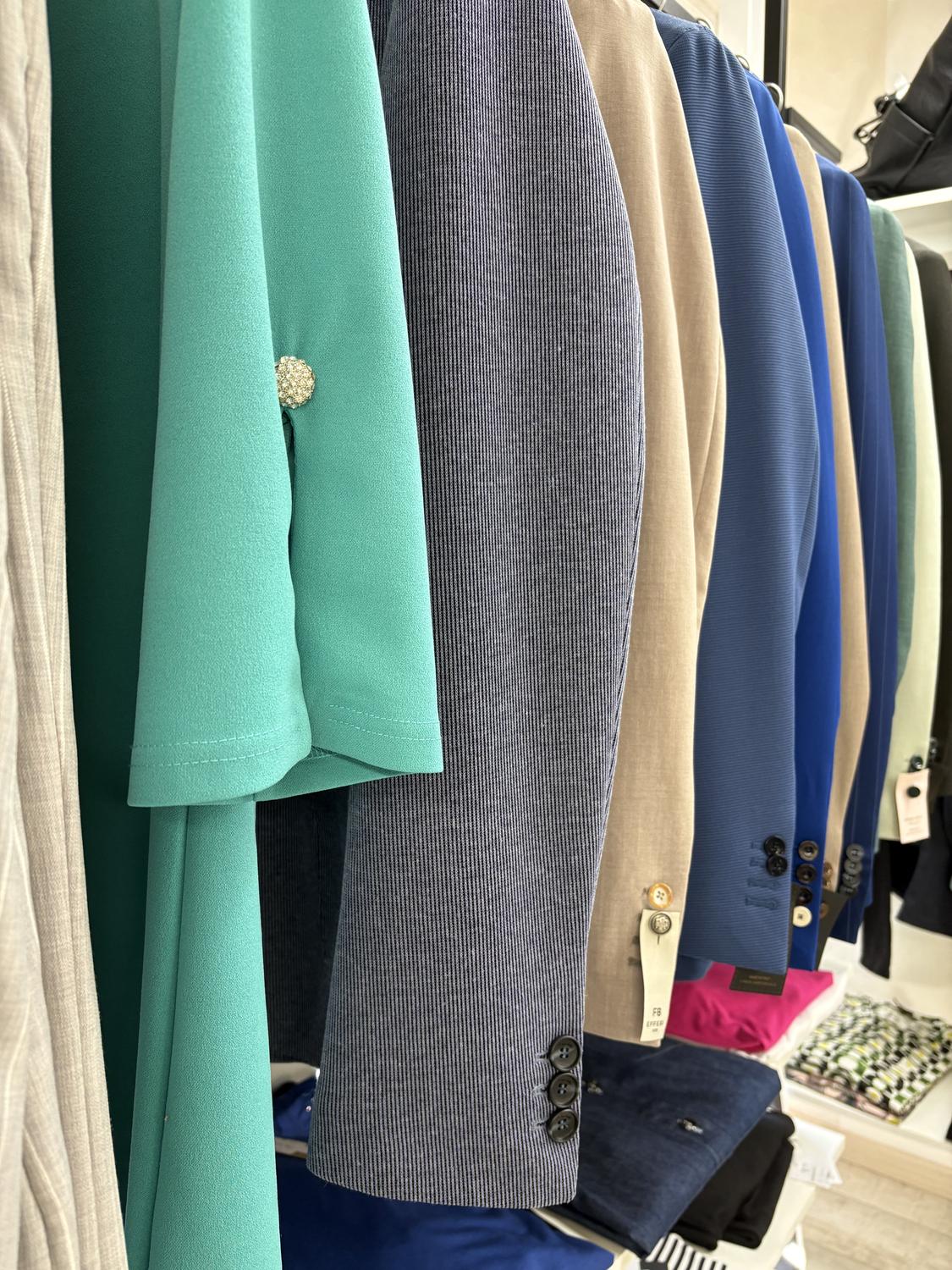 Azienda in vendita: Cedesi Attività avviata 3-in-1 (Lavanderia Self-abbigli-sartoria a Italia - Negozi - abbigliamento - Immagine foto 2