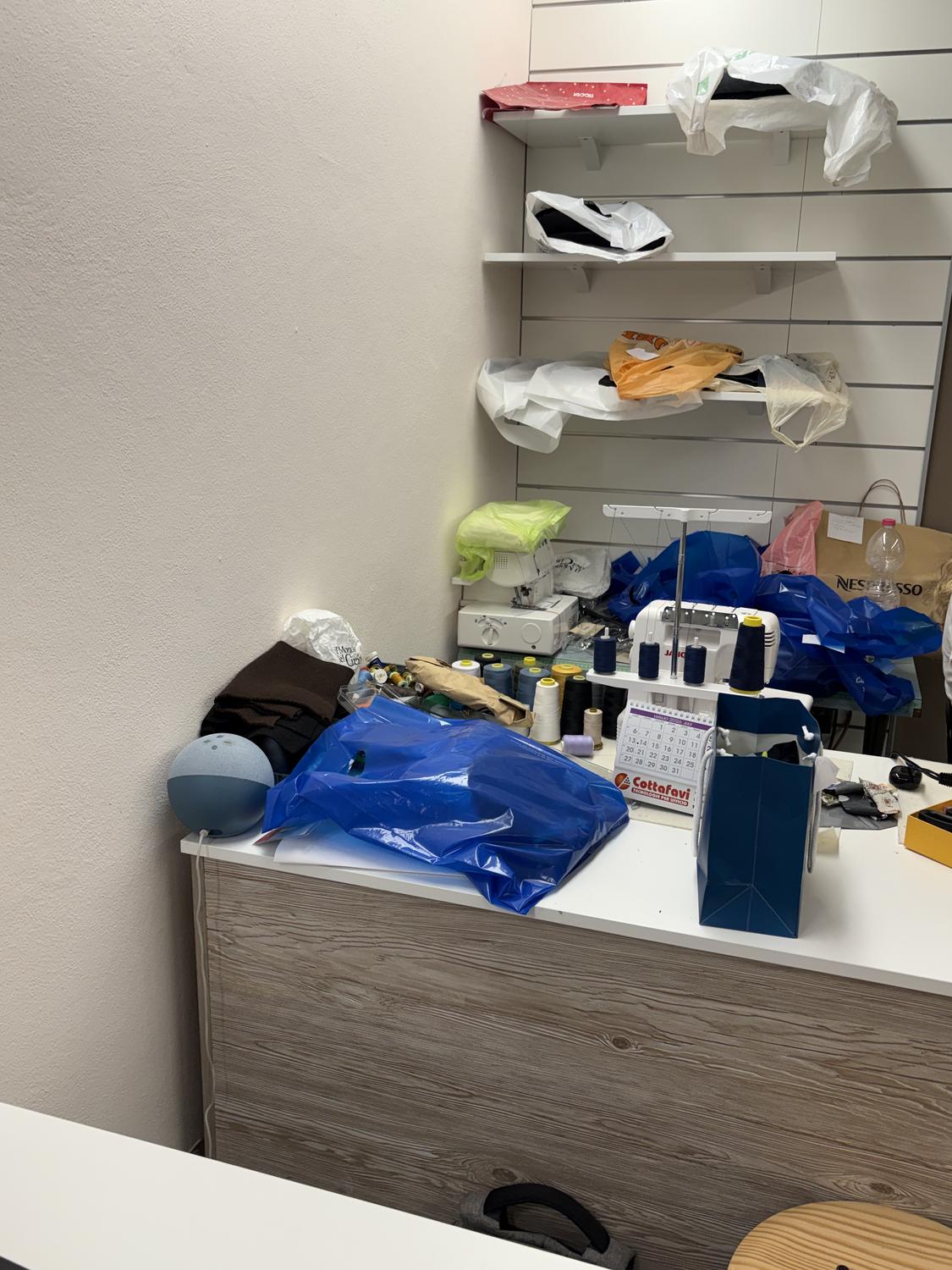 Azienda in vendita: Cedesi Attività avviata 3-in-1 (Lavanderia Self-abbigli-sartoria a Italia - Negozi - abbigliamento - Immagine foto 4