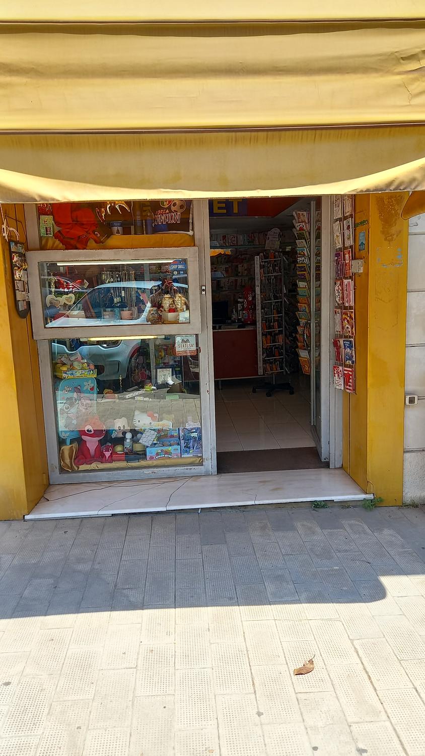 Azienda in vendita: VENDITA BIGLIETTI AUGURALI PELUSCHE PEARCING SUOVENIR GADGET a Italia - Altro - Immagine foto 2
