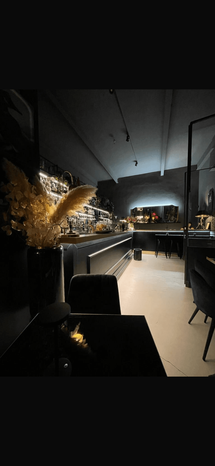 Azienda in vendita: Occasione: bistrot cocktail bar avviato
a Italia - Bar - Immagine foto 2