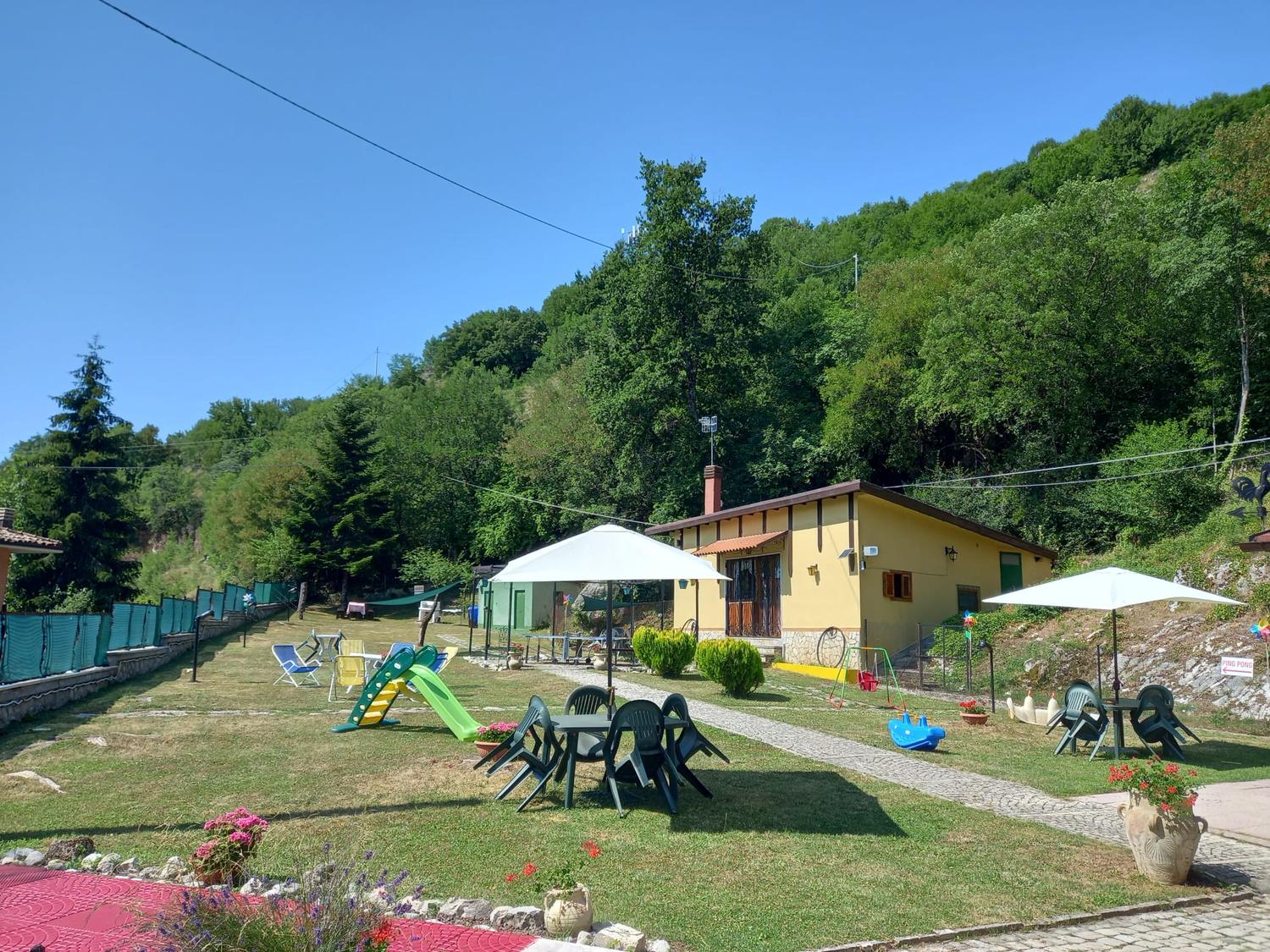 Azienda in vendita: Vendesi nel Parco Nazionale d'Abruzzo elegante ed avviato B & B a Italia - Bed and Breakfast - Immagine foto 3