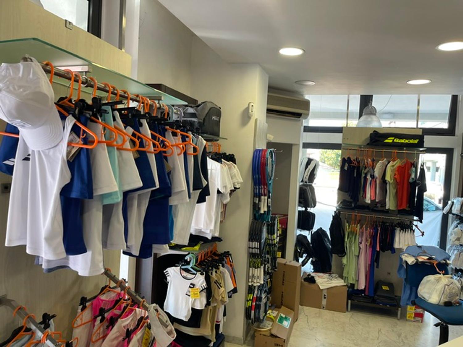 Azienda in vendita: NEGOZIO SPECIALIZZATO TENNIS & PADEL a Italia - Negozi - Articoli sportivi - Immagine foto 2