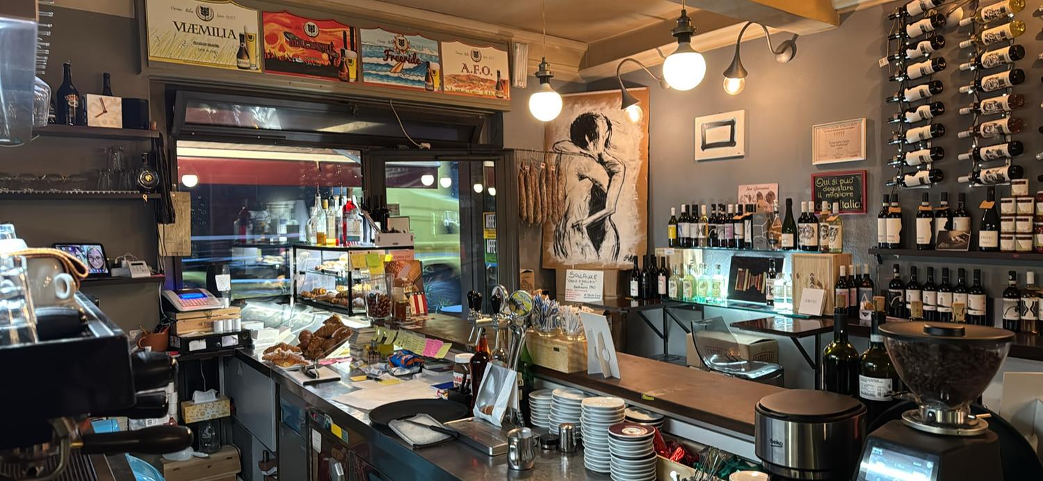 Azienda in vendita: Cedo attività di bar su strada altamente trafficata a Italia - Bar - Immagine foto 2