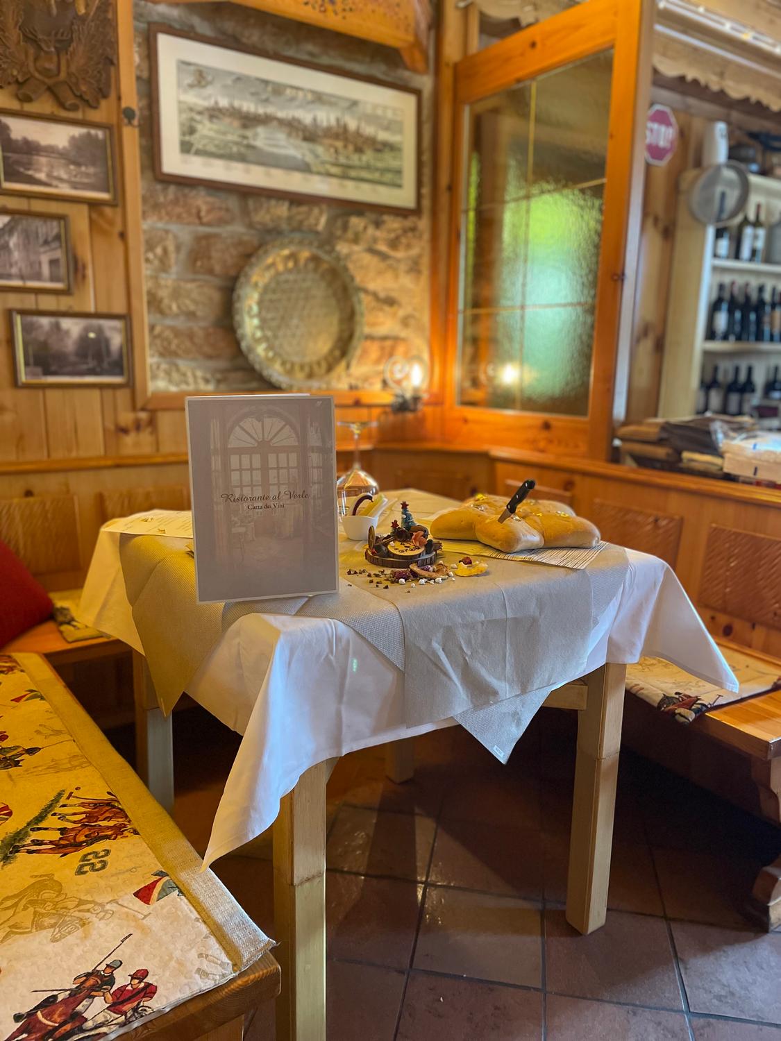 Azienda in vendita: Vendesi ristorante ben avviato in luogo stupendo con appartamento a Italia - Ristoranti - Immagine principale