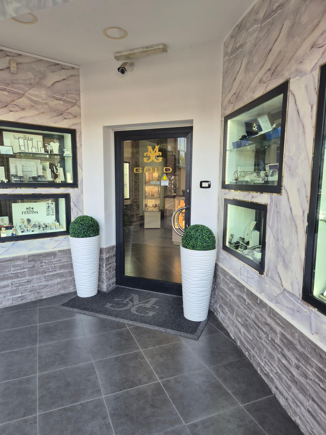 Azienda in vendita: Attività con clientela consolidata sul mercato da oltre 30 anni a Italia - Gioiellerie e oreficerie - Immagine principale
