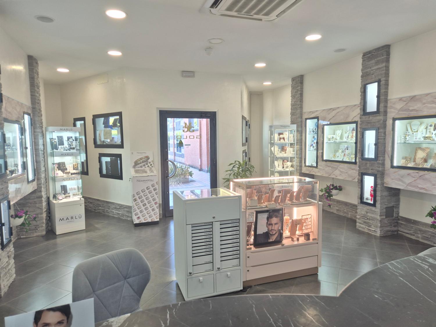 Azienda in vendita: Attività con clientela consolidata sul mercato da oltre 30 anni a Italia - Gioiellerie e oreficerie - Immagine foto 3