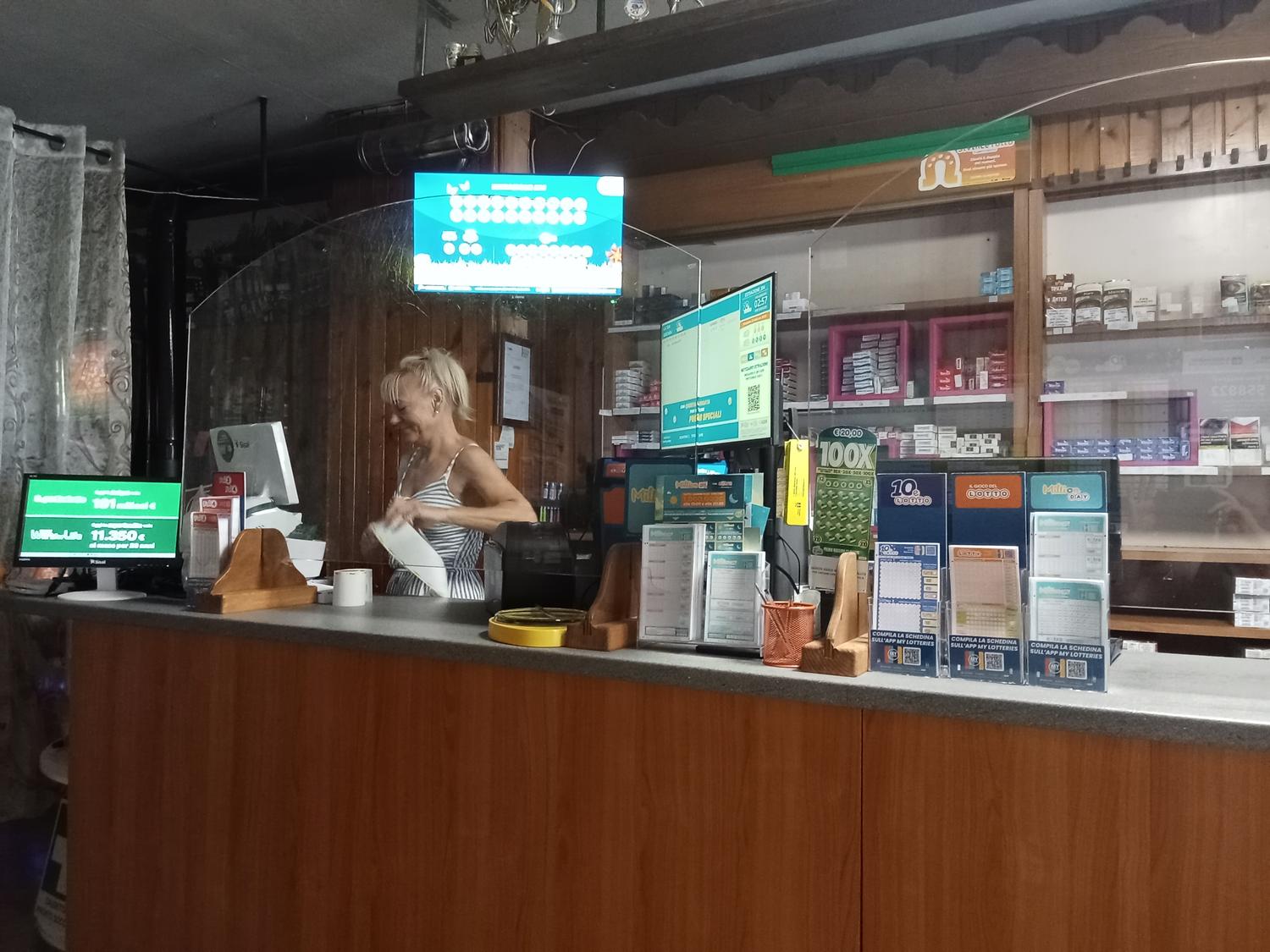 Azienda in vendita: Cedesi tabaccheria prezzo trattabile a Italia - Tabaccherie - Immagine foto 4