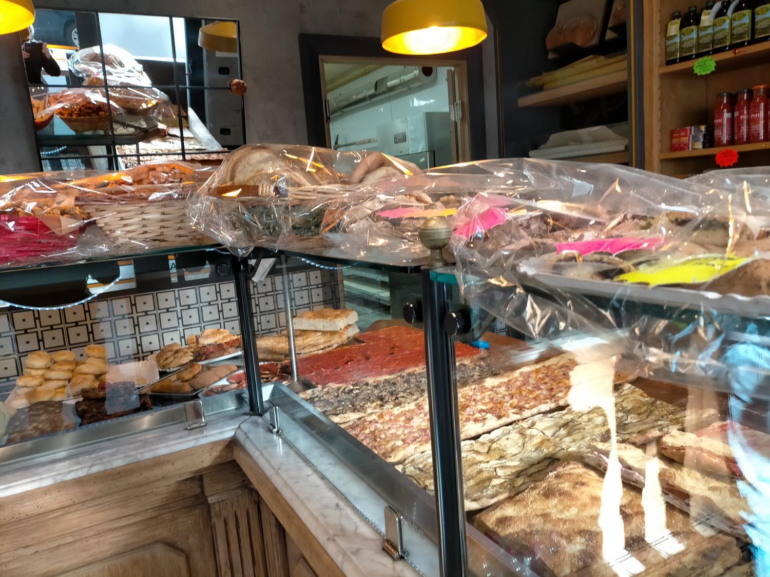 Azienda in vendita: Attività di panificazione con rivendita e somministrazione a Italia - Panetterie - Immagine foto 2
