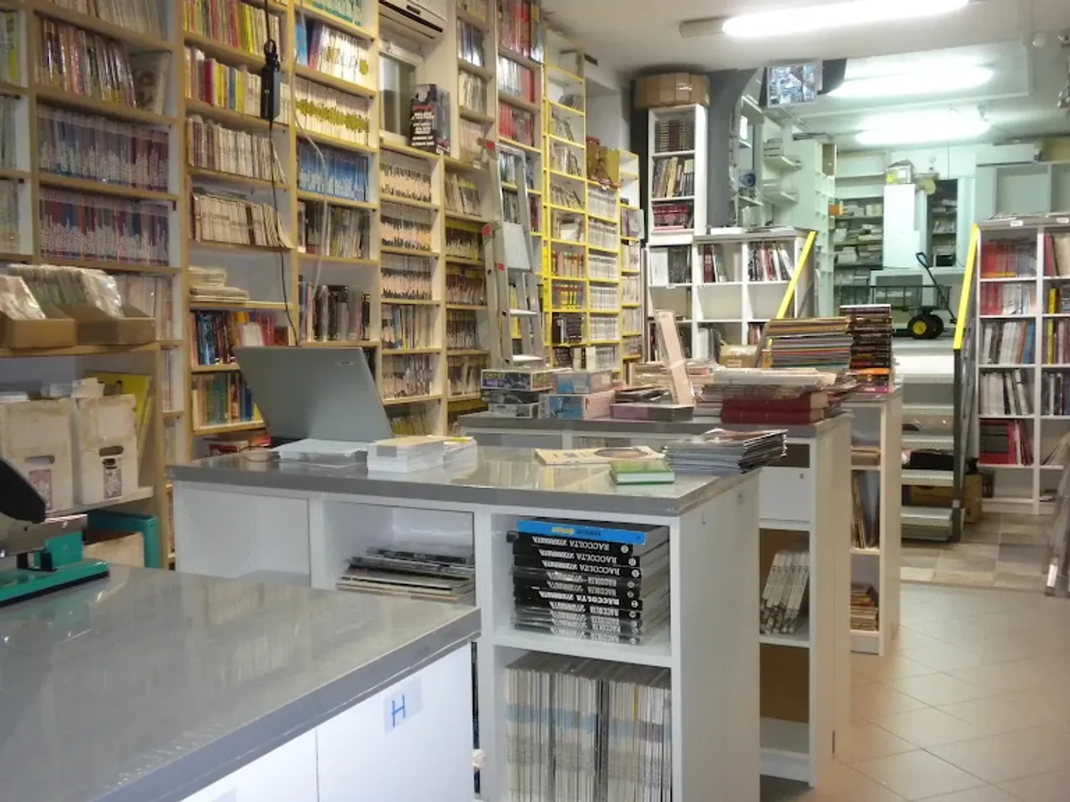 Azienda in vendita: Cedesi storica fumetteria ad albano laziale. a Italia - Editoria e stampa - Immagine foto 2
