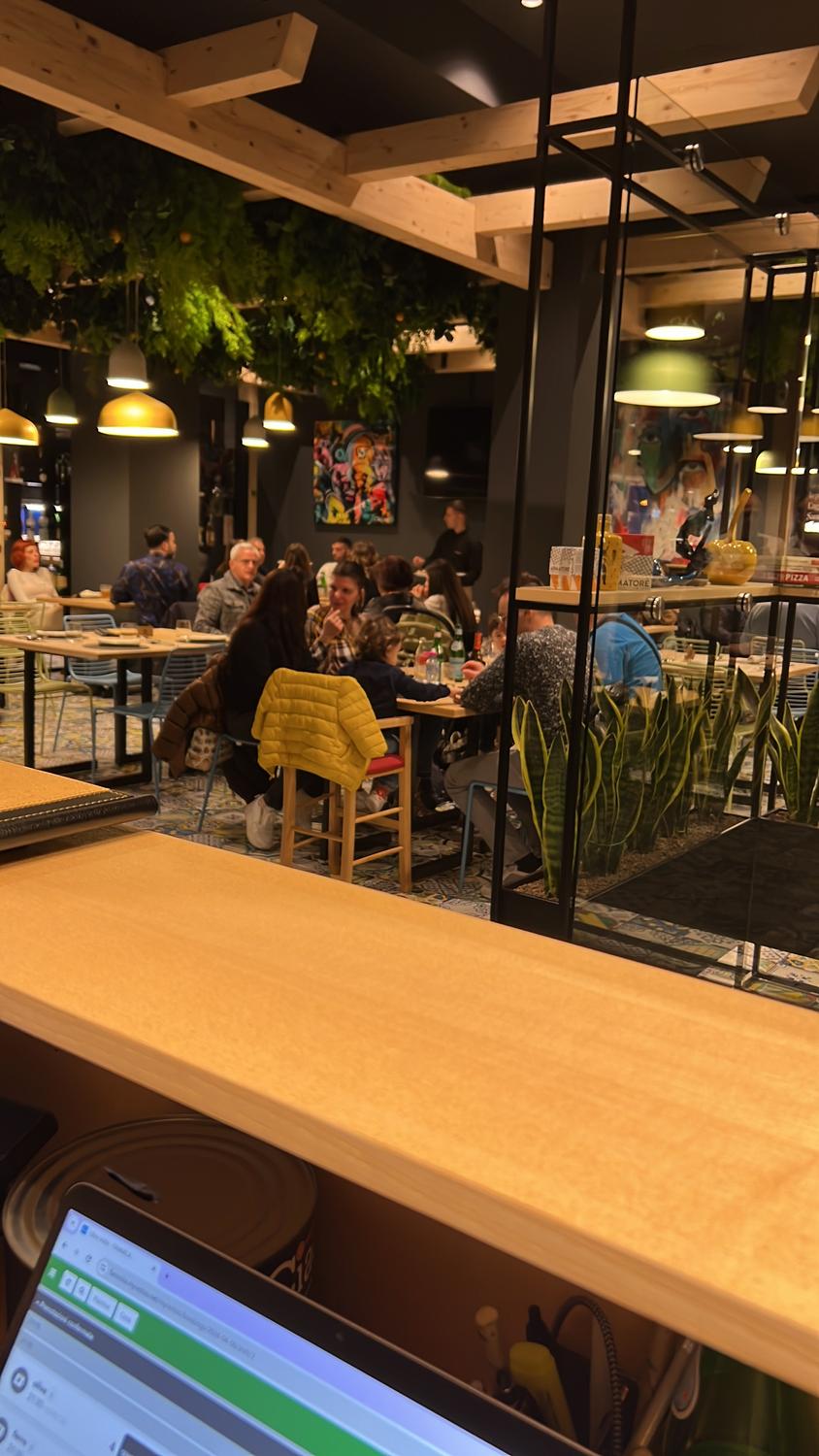 Azienda in vendita: Vendesi attività di pizzeria chiavi in mano a Italia - Pizzerie - Immagine foto 4