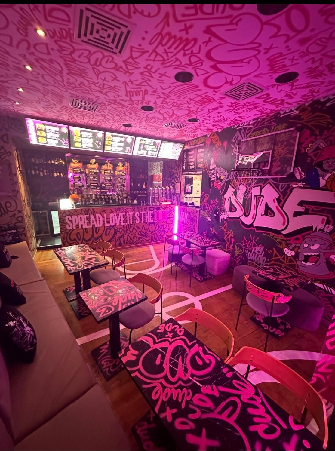 Azienda in vendita: Attività cocktail bar, birreria e laboratorio cucina a Roma a Italia - Bar - Immagine principale