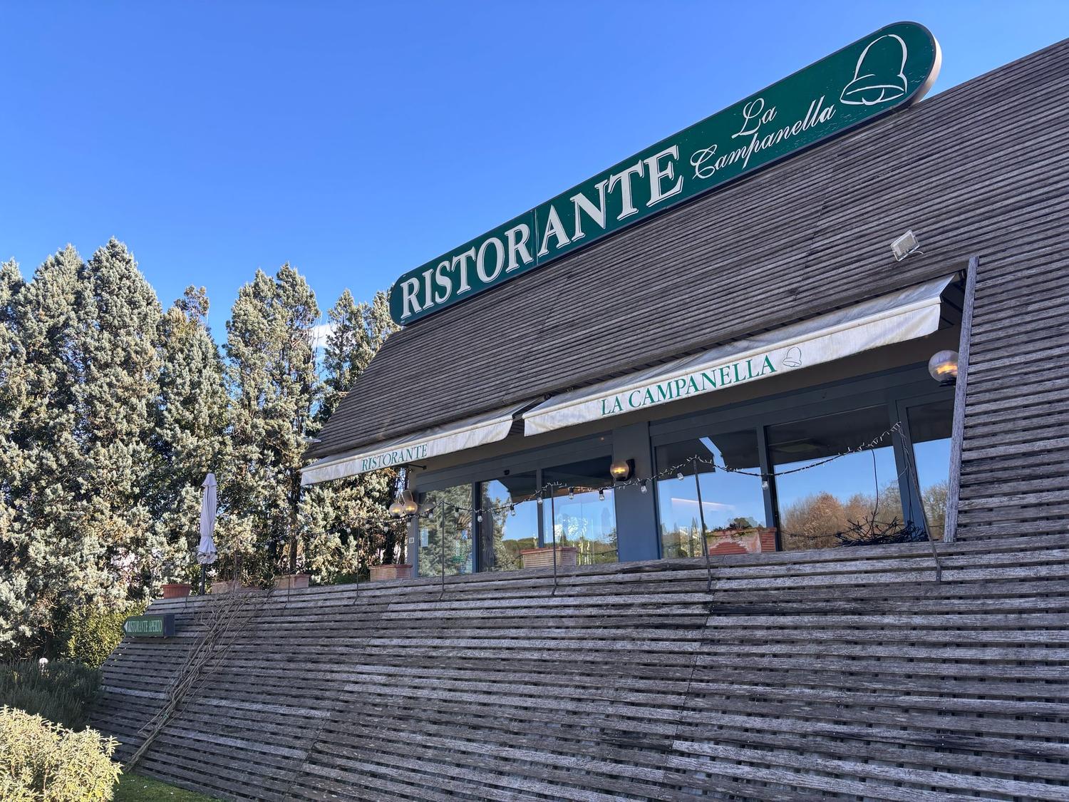 Azienda in vendita: Attività di ristorazione a 100 metri dal casello A1 Valdichiana  a Italia - Ristoranti - Immagine principale