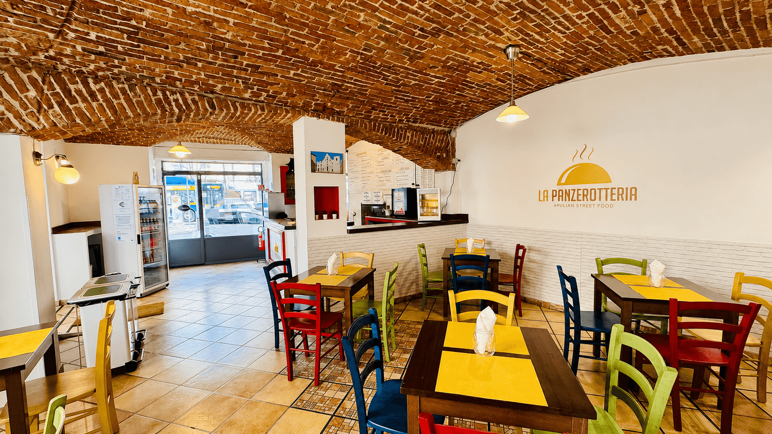 Azienda in vendita: CEDESI RISTORANTE STREET FOOD PUGLIESE a Italia - Ristoranti - Immagine foto 2