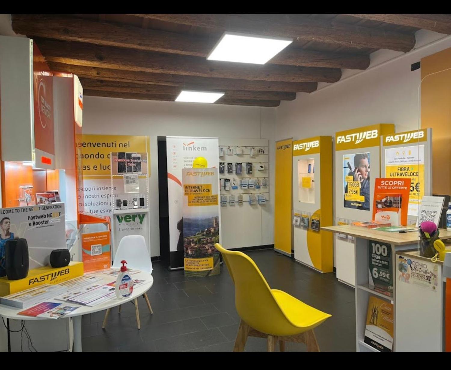 Azienda in vendita: ATTIVITà NEGOZIO TELEFONIA-ASSISTENZA-RIPARAZIONE a Italia - Servizi informatici e tecnologia - Immagine principale