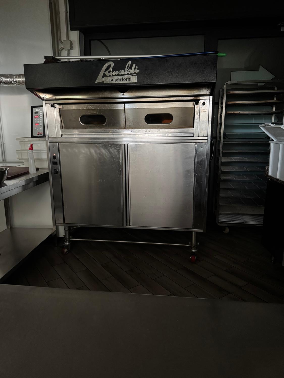 Azienda in vendita: Vendesi pizzeria ben avviata in zona strategica  a Italia - Pizzerie - Immagine foto 3
