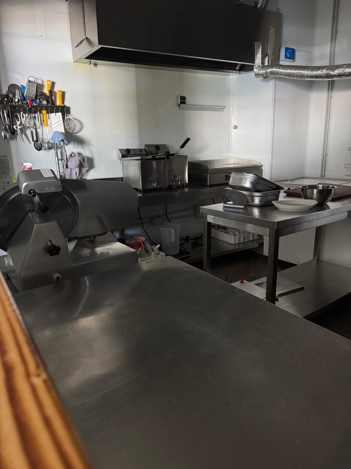 Azienda in vendita: Vendesi pizzeria ben avviata in zona strategica  a Italia - Pizzerie - Immagine foto 4