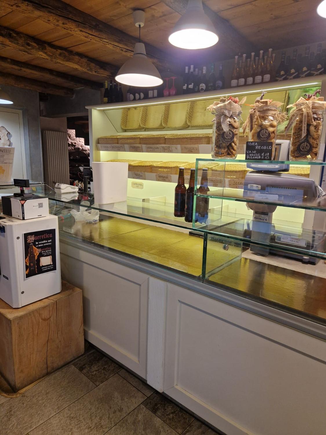 Azienda in vendita: Forneria Caffetteria a Borno a Italia - Bar - Immagine foto 3