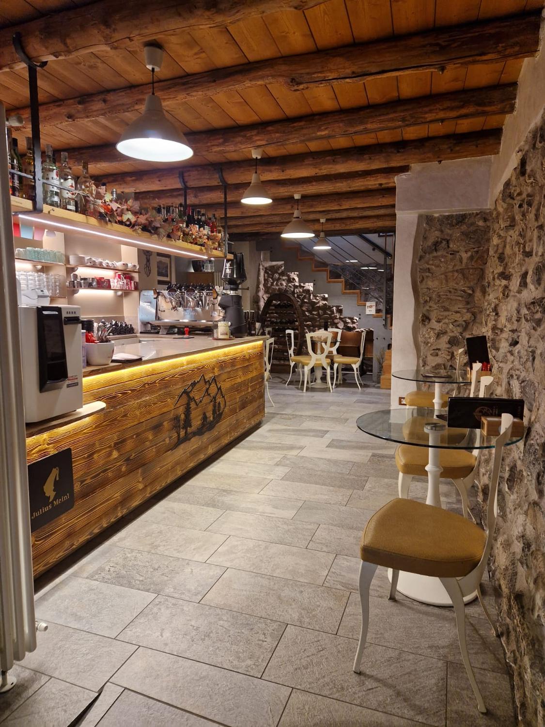 Azienda in vendita: Forneria Caffetteria a Borno a Italia - Bar - Immagine foto 4