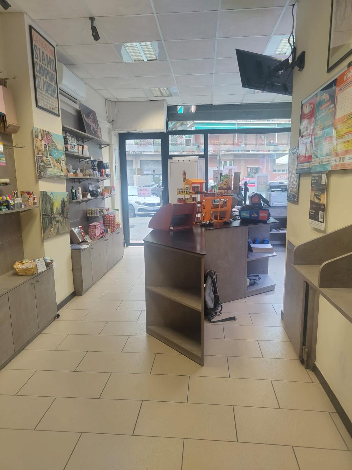 Azienda in vendita: vendesi tabaccheria La Spezia a Italia - Tabaccherie - Immagine foto 2