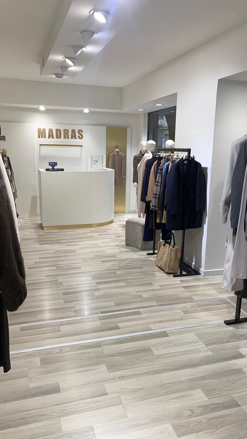 Azienda in vendita: CESSIONE STORICA ATTIVITÀ DI ABBIGLIAMENTO MULTIBRAND – TERAMO  a Italia - Negozi - abbigliamento - Immagine foto 2