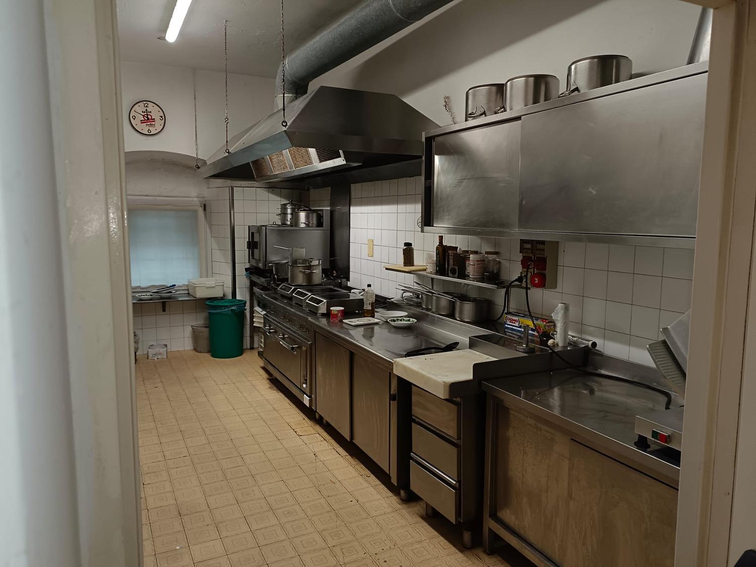 Azienda in vendita: Centro Rovereto - locale attrezzato per attività di ristorazione a Italia - Pizzerie - Immagine foto 4