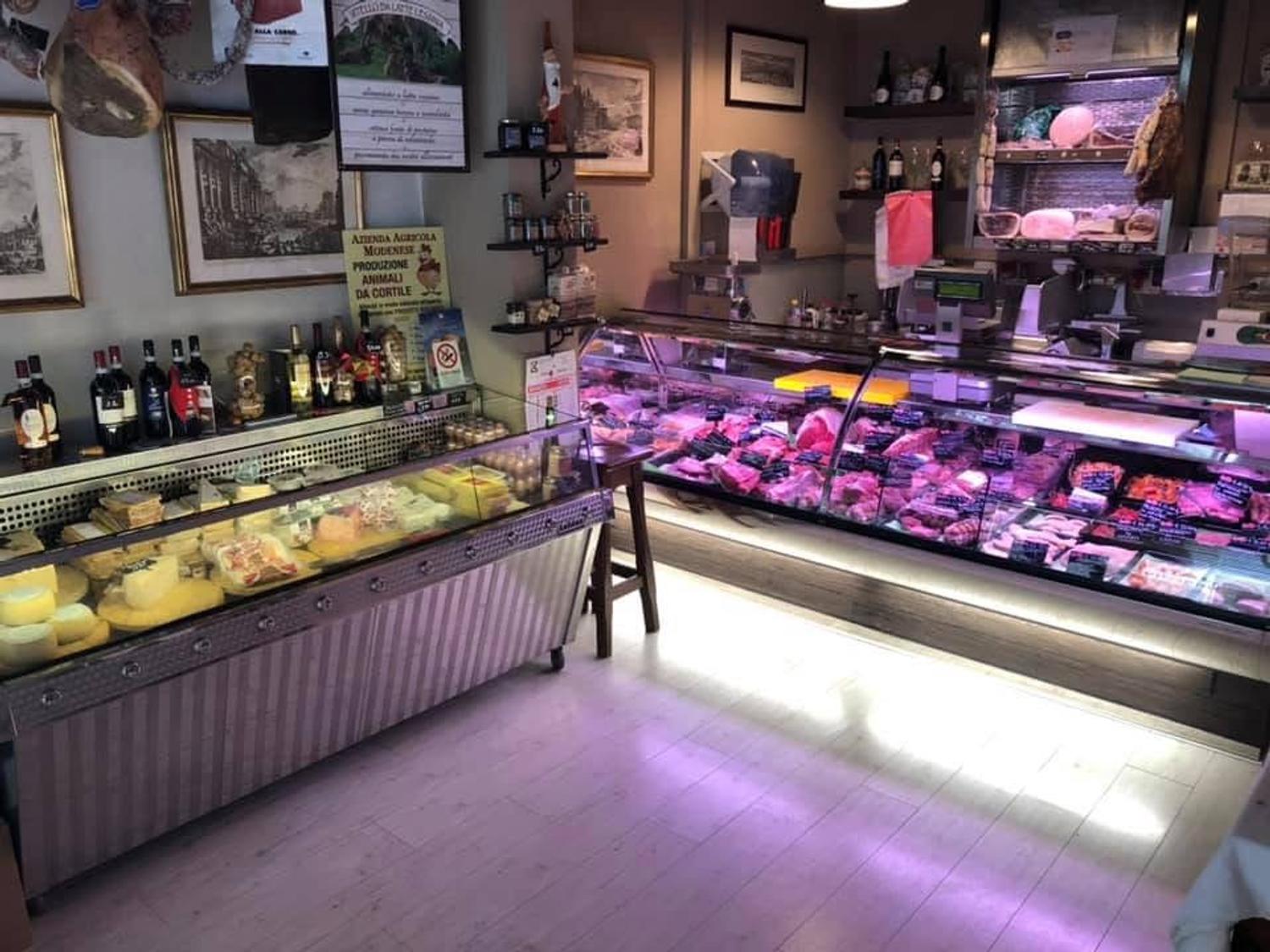 Azienda in vendita: Vendesi attività di macelleria in centro a Legnago a Italia - Macellerie - Immagine principale