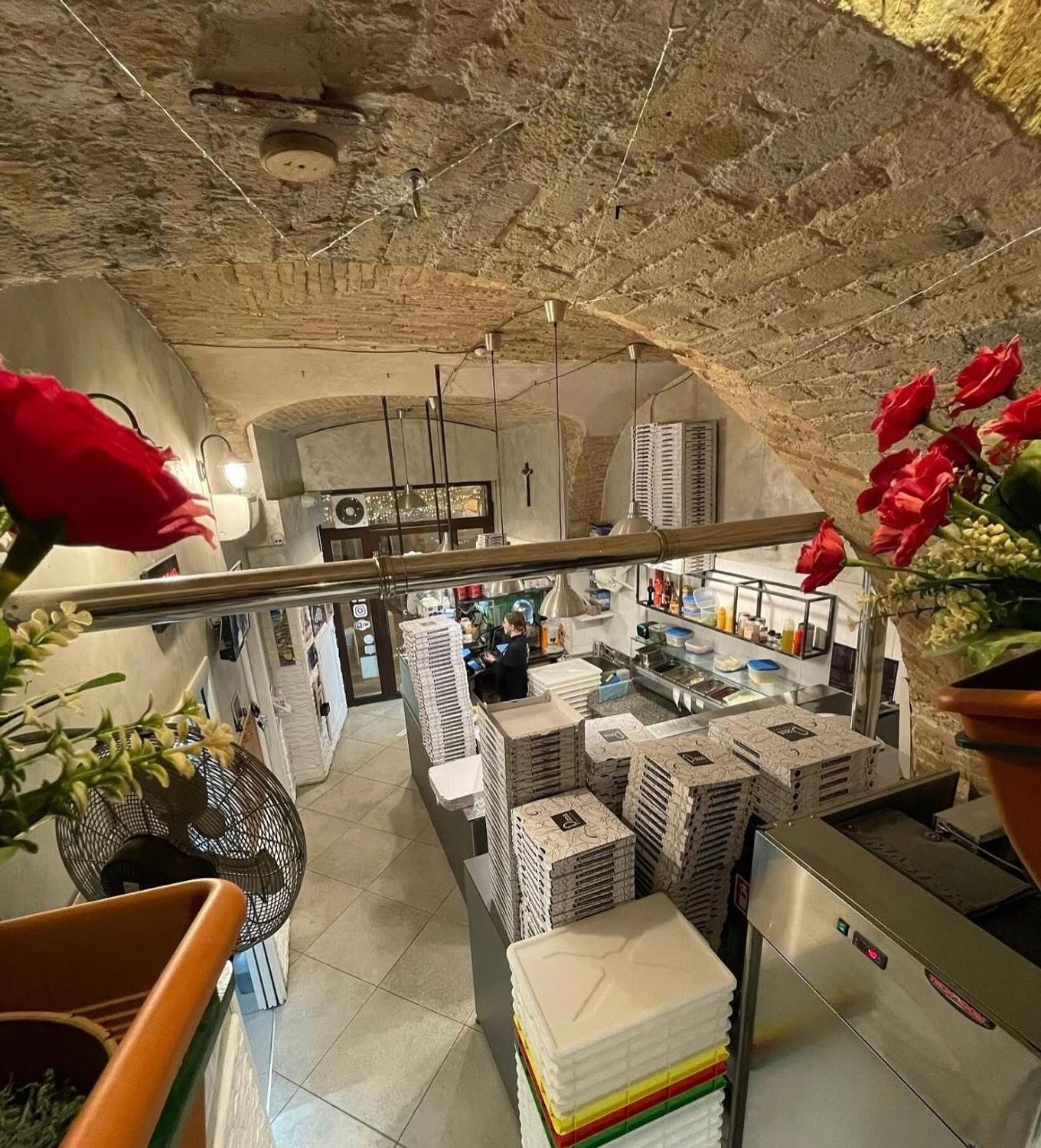 Azienda in vendita: Occasione imperdibile locale moderno già avviato pronto a crescer a Italia - Pizzerie - Immagine foto 2