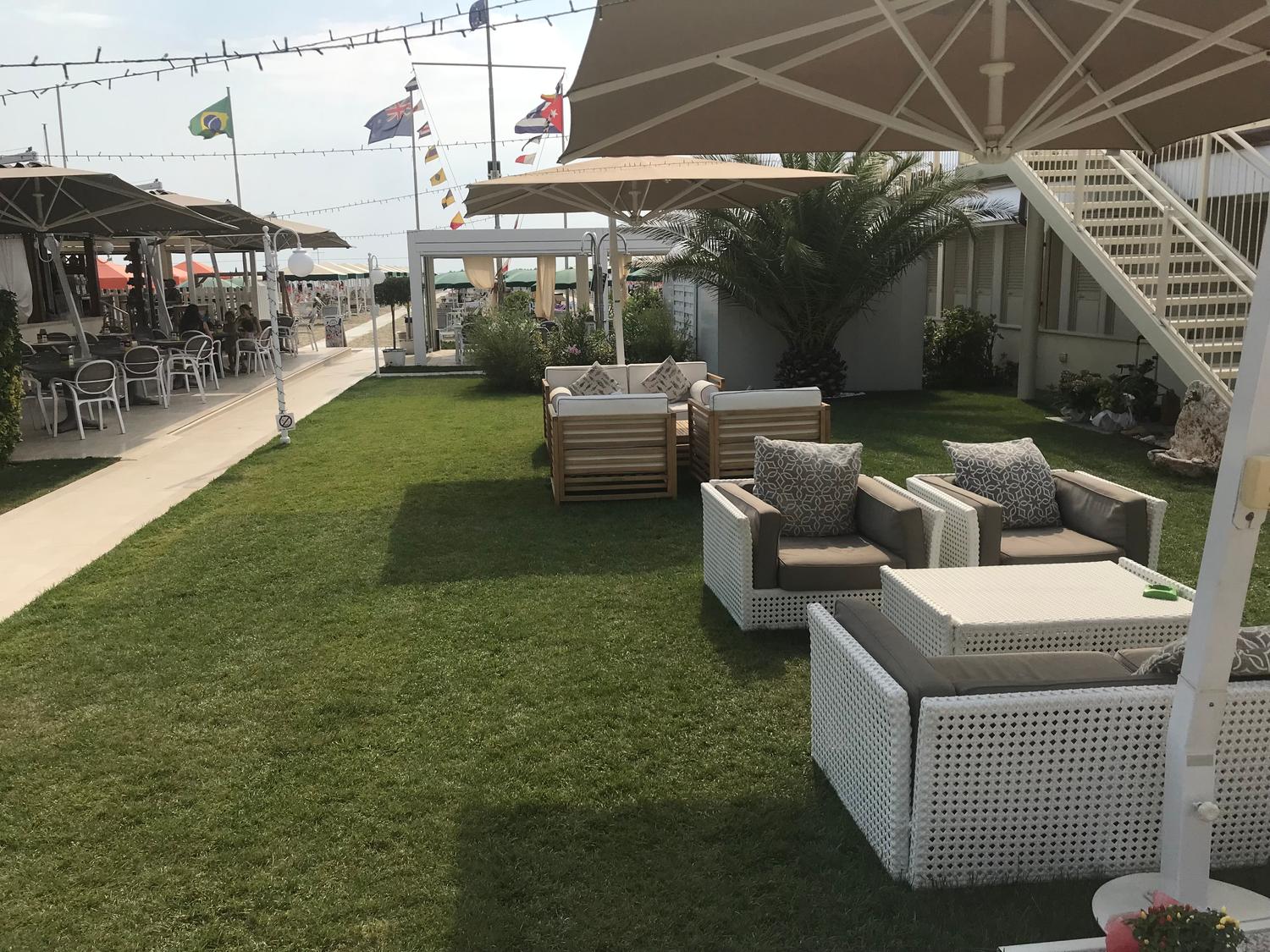 Azienda in vendita: Stabilimento balneare con concessione demaniale fino 2042 a Italia - Stabilimenti balneari - Immagine principale